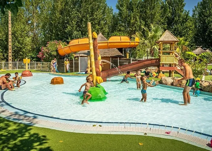 Zecamping 4 500m Piscine Couverte Animaux Acceptes Club Enfant 4*