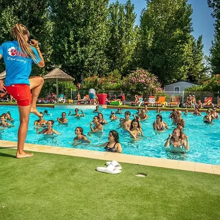 Campsite Zecamping 4 Etoiles 500m Piscine Couverte Animaux Acceptes Club Enfant